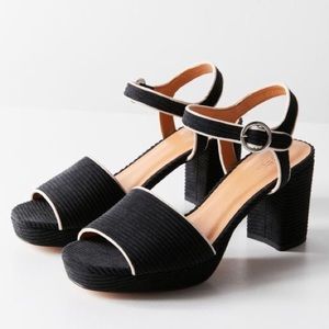 UO Urban Outfitters Arlo Corduroy Platform Heel in Black Size 39